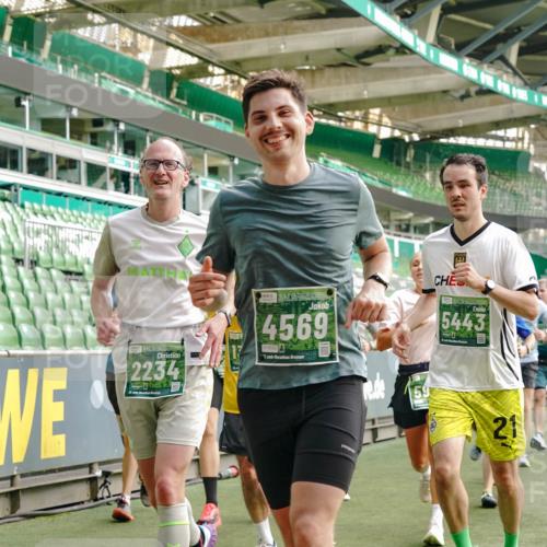 13.09.2026 - 21. swb-Marathon Bremen Michael Burmester http://msf.ph/oto/10460160 13.09.2026 12:54:49 Laufen im Stadion 161, 189, 201, 205, 313, 376, 385, 388, 461, 472, 481, 495, 541, 560, 615, 616, 666, 675, 696, 740, 816, 827, 913, 982, 1053, 1058, 1076, 1197, 1207, 1390, 1419, 1468, 1551, 1599, 1631, 1645, 1658, 1707, 1814, 2055, 2125, 2234, 2251, 2280, 2319, 2362, 2383, 2390, 2401, 2422, 2454, 2474, 2499, 2623, 2701, 2733, 2801, 2824, 2870, 2882, 2913, 2922, 2962, 2971, 2997, 3012, 3054, 3057, 3134, 3175, 3192, 3206, 3241, 3246, 3346, 3356, 3357, 3413, 3706, 3716, 3836, 4137, 6106 meine-sportfotos.de