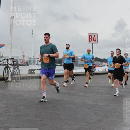 13.09.2026 - Kiel Lauf Andreas Tolksdorf http://msf.ph/oto/10460364 13.09.2026 12:01:14 Kiellinie 8433, 1681, 4, 3 meine-sportfotos.de