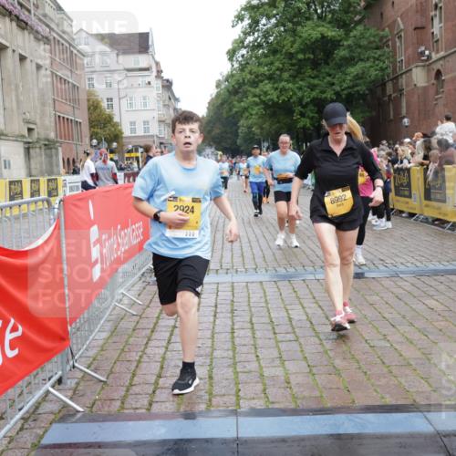13.09.2026 - Kiel Lauf Yannick Fuchs http://msf.ph/oto/10460376 13.09.2026 09:52:27 Ziel 180, 2157, 2924, 5032, 5736, 6432, 6679, 7719, 7742, 8992, 9892, 10259, 10746, 11130, 896, 1100, 1899, 3476, 3832, 4132, 4166, 4230, 4666, 4883, 6471, 6625, 6867, 7347, 7494, 8729, 9616, 10048, 10371, 10620, 11300, 11444, 11445, 11580, 11832, 12068, 12630, 291, 918, 919, 1092, 1395, 4412, 4671, 6601, 7394, 7867, 8068, 9345, 9565, 10280, 10798, 12258, 12282, 803, 1309, 4230, 7007, 7302, 10048, 11834, 12630 meine-sportfotos.de