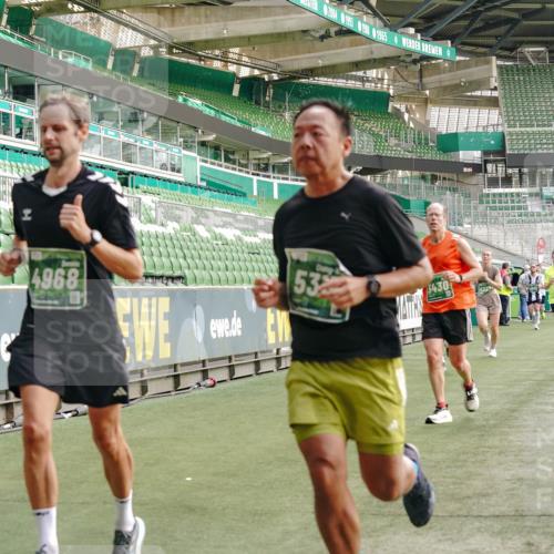 13.09.2026 - 21. swb-Marathon Bremen Michael Burmester http://msf.ph/oto/10460387 13.09.2026 12:54:53 Laufen im Stadion 161, 189, 201, 205, 313, 376, 385, 388, 461, 472, 481, 495, 560, 615, 616, 666, 675, 696, 740, 816, 827, 913, 1053, 1058, 1076, 1197, 1207, 1390, 1419, 1468, 1551, 1599, 1631, 1645, 1658, 1707, 1814, 2055, 2125, 2234, 2251, 2280, 2319, 2362, 2383, 2390, 2454, 2474, 2499, 2623, 2701, 2733, 2801, 2824, 2870, 2882, 2913, 2922, 2962, 2971, 3012, 3054, 3057, 3134, 3175, 3192, 3206, 3241, 3246, 3346, 3356, 3357, 3413, 3706, 3716, 3836, 4137, 5277, 5430, 5530, 6106, 2498, 3085 meine-sportfotos.de