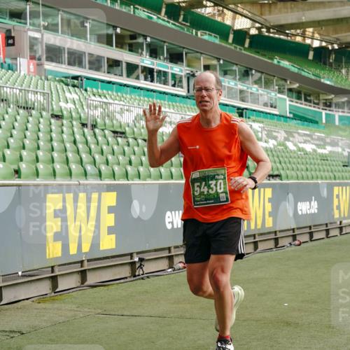 13.09.2026 - 21. swb-Marathon Bremen Michael Burmester http://msf.ph/oto/10460473 13.09.2026 12:54:56 Laufen im Stadion 161, 189, 201, 205, 313, 385, 388, 461, 472, 481, 495, 560, 666, 675, 696, 740, 816, 827, 913, 1053, 1058, 1076, 1197, 1207, 1390, 1419, 1468, 1551, 1599, 1631, 1645, 1658, 2055, 2125, 2234, 2251, 2319, 2383, 2390, 2474, 2499, 2623, 2701, 2733, 2801, 2824, 2870, 2882, 2913, 2922, 2962, 2971, 3012, 3054, 3057, 3134, 3175, 3192, 3206, 3241, 3246, 3346, 3356, 3357, 3413, 3706, 3716, 3836, 4137, 4413, 4733, 5277, 5430, 5530, 6106, 2498, 3085 meine-sportfotos.de