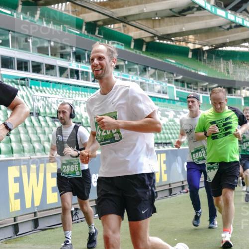 13.09.2026 - 21. swb-Marathon Bremen Michael Burmester http://msf.ph/oto/10460551 13.09.2026 13:12:10 Laufen im Stadion 118, 183, 265, 373, 514, 581, 703, 843, 933, 984, 1113, 1226, 1286, 1334, 1435, 1849, 1851, 1936, 1952, 2005, 2248, 2264, 2281, 2299, 2330, 2336, 2353, 2375, 2377, 2398, 2426, 2443, 2478, 2505, 2531, 2589, 2659, 2669, 2673, 2684, 2765, 2784, 2804, 2815, 2822, 2836, 2850, 2860, 2895, 2907, 2963, 2966, 2975, 2976, 3026, 3027, 3079, 3082, 3143, 3155, 3159, 3174, 3207, 3293, 3308, 3328, 3349, 3352, 3409, 3434, 3549, 551 meine-sportfotos.de