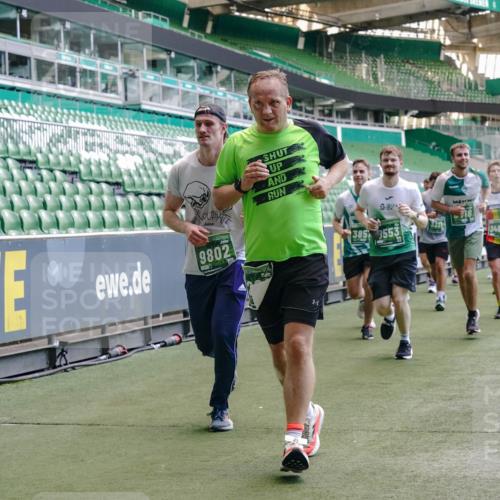 13.09.2026 - 21. swb-Marathon Bremen Michael Burmester http://msf.ph/oto/10460611 13.09.2026 13:12:11 Laufen im Stadion 118, 183, 265, 373, 514, 703, 843, 933, 984, 1113, 1226, 1286, 1334, 1435, 1849, 1851, 1936, 1952, 2005, 2248, 2264, 2281, 2299, 2330, 2336, 2353, 2375, 2377, 2398, 2426, 2443, 2478, 2505, 2531, 2589, 2659, 2669, 2673, 2684, 2765, 2784, 2804, 2815, 2822, 2836, 2850, 2860, 2895, 2907, 2963, 2966, 2975, 2976, 3026, 3027, 3079, 3082, 3143, 3155, 3159, 3174, 3207, 3293, 3308, 3328, 3349, 3352, 3409, 3434, 3549, 551 meine-sportfotos.de