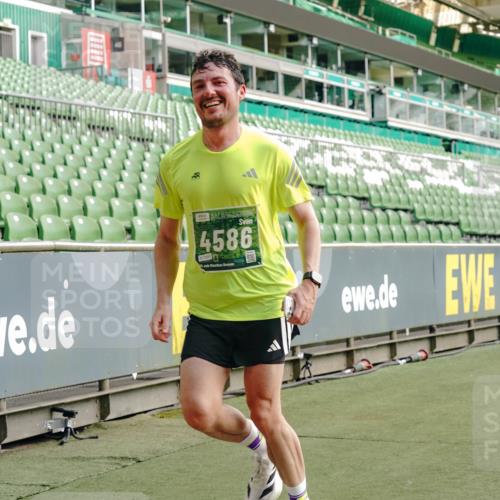 13.09.2026 - 21. swb-Marathon Bremen Michael Burmester http://msf.ph/oto/10460784 13.09.2026 12:55:01 Laufen im Stadion 161, 189, 201, 205, 385, 388, 461, 472, 481, 495, 560, 655, 666, 675, 816, 827, 854, 913, 1053, 1058, 1076, 1197, 1207, 1390, 1419, 1468, 1537, 1551, 1599, 1631, 1645, 1658, 2055, 2125, 2234, 2251, 2319, 2383, 2390, 2474, 2499, 2604, 2623, 2701, 2733, 2801, 2824, 2870, 2882, 2913, 2922, 2962, 2971, 3012, 3054, 3057, 3134, 3175, 3192, 3206, 3241, 3246, 3346, 3356, 3357, 3413, 3706, 3716, 3836, 4137, 4413, 4733, 5277, 5430, 5530, 6106, 2498, 3085 meine-sportfotos.de