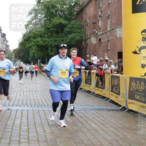 13.09.2026 - Kiel Lauf Yannick Fuchs http://msf.ph/oto/10460786 13.09.2026 09:52:55 Ziel 70, 291, 1395, 3581, 4671, 6241, 6613, 6845, 7394, 8851, 9565, 12258, 180, 918, 919, 1092, 2157, 2924, 4412, 5032, 5736, 6432, 6601, 6679, 7719, 7742, 7867, 8068, 8992, 9345, 9892, 10259, 10280, 10746, 10798, 12282, 175, 2399, 3205, 7140, 7226, 7495, 9707, 10275, 11312, 12417, 12468, 180, 2924, 3476, 3832, 4666, 5032, 6867, 7347, 7494, 7719, 8992, 11130 meine-sportfotos.de