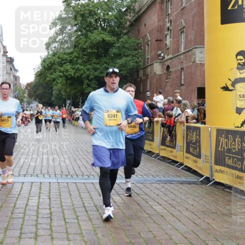 13.09.2026 - Kiel Lauf Yannick Fuchs http://msf.ph/oto/10460795 13.09.2026 09:52:55 Ziel 70, 291, 1395, 3581, 4671, 6241, 6613, 6845, 7394, 8851, 9565, 12258, 180, 918, 919, 1092, 2157, 2924, 4412, 5032, 5736, 6432, 6601, 6679, 7719, 7742, 7867, 8068, 8992, 9345, 9892, 10259, 10280, 10746, 10798, 12282, 175, 2399, 3205, 7140, 7226, 7495, 9707, 10275, 11312, 12417, 12468, 180, 2924, 3476, 3832, 4666, 5032, 6867, 7347, 7494, 7719, 8992, 11130 meine-sportfotos.de
