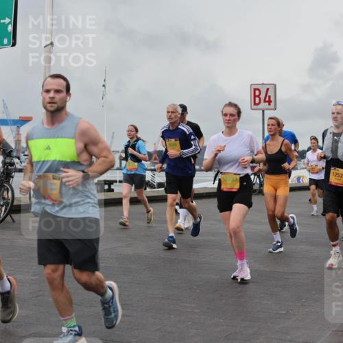 13.09.2026 - Kiel Lauf Andreas Tolksdorf http://msf.ph/oto/10460803 13.09.2026 12:01:30 Kiellinie 321, 9346, 12733, 4, 12537 meine-sportfotos.de
