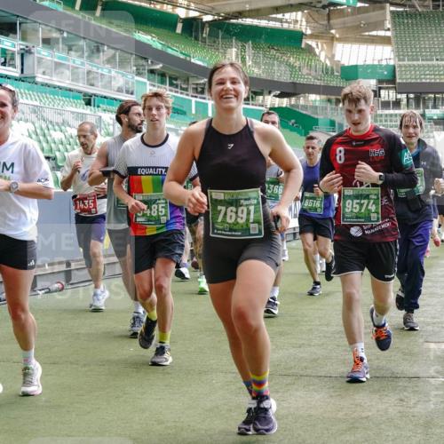 13.09.2026 - 21. swb-Marathon Bremen Michael Burmester http://msf.ph/oto/10460856 13.09.2026 13:12:14 Laufen im Stadion 118, 183, 265, 514, 695, 703, 843, 933, 984, 1113, 1226, 1286, 1334, 1435, 1849, 1851, 1936, 1952, 2005, 2248, 2264, 2281, 2299, 2330, 2336, 2353, 2375, 2377, 2398, 2426, 2443, 2461, 2478, 2505, 2531, 2589, 2659, 2669, 2673, 2684, 2765, 2784, 2792, 2804, 2815, 2822, 2836, 2850, 2860, 2895, 2907, 2963, 2966, 2975, 2976, 3026, 3027, 3079, 3082, 3143, 3155, 3159, 3207, 3293, 3308, 3328, 3349, 3352, 3409, 3434, 3549, 551 meine-sportfotos.de