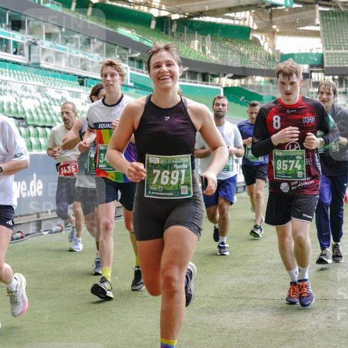 13.09.2026 - 21. swb-Marathon Bremen Michael Burmester http://msf.ph/oto/10460902 13.09.2026 13:12:15 Laufen im Stadion 118, 183, 265, 514, 695, 703, 843, 933, 984, 1113, 1226, 1286, 1334, 1435, 1849, 1851, 1936, 1952, 2005, 2248, 2264, 2281, 2299, 2330, 2336, 2353, 2375, 2377, 2398, 2426, 2443, 2461, 2478, 2505, 2531, 2589, 2659, 2669, 2673, 2684, 2765, 2792, 2804, 2815, 2822, 2836, 2850, 2860, 2895, 2907, 2963, 2966, 2975, 2976, 3026, 3027, 3079, 3082, 3143, 3155, 3159, 3293, 3308, 3328, 3349, 3352, 3409, 3434, 3549, 551 meine-sportfotos.de