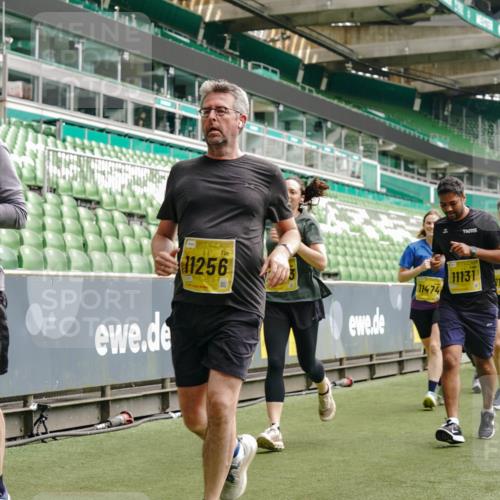 13.09.2026 - 21. swb-Marathon Bremen Michael Burmester http://msf.ph/oto/10460916 13.09.2026 10:34:21 Laufen im Stadion 10018, 10078, 10093, 10147, 10157, 10166, 10177, 10184, 10185, 10211, 10236, 10240, 10254, 10297, 10300, 10355, 10356, 10367, 10368, 10369, 10374, 10383, 10394, 10408, 10415, 10423, 10428, 10460, 10485, 10494, 10528, 10530, 10559, 10578, 10604, 10639, 10668, 10669, 10673, 10677, 10687, 10691, 10699, 10700, 10728, 10745, 10749, 10750, 10772, 10787, 10788, 10794, 10809, 10828, 10857, 10914, 10928, 11126, 11162, 11343, 11803, 11965, 10146, 10222 meine-sportfotos.de