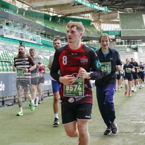 13.09.2026 - 21. swb-Marathon Bremen Michael Burmester http://msf.ph/oto/10461032 13.09.2026 13:12:16 Laufen im Stadion 118, 183, 265, 514, 695, 702, 703, 843, 933, 984, 1113, 1226, 1286, 1334, 1435, 1849, 1851, 1936, 1952, 2005, 2248, 2264, 2281, 2299, 2330, 2336, 2353, 2375, 2377, 2398, 2426, 2443, 2461, 2478, 2505, 2531, 2589, 2659, 2669, 2673, 2684, 2765, 2792, 2804, 2815, 2822, 2836, 2850, 2860, 2895, 2907, 2963, 2966, 2975, 2976, 3026, 3027, 3079, 3082, 3143, 3155, 3159, 3293, 3308, 3328, 3349, 3352, 3409, 3434, 3549, 551 meine-sportfotos.de
