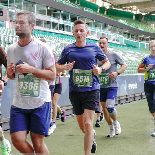 13.09.2026 - 21. swb-Marathon Bremen Michael Burmester http://msf.ph/oto/10461132 13.09.2026 13:12:18 Laufen im Stadion 118, 183, 265, 349, 514, 695, 702, 703, 843, 933, 984, 1113, 1226, 1286, 1334, 1435, 1849, 1851, 1936, 1952, 2005, 2248, 2264, 2281, 2299, 2330, 2336, 2353, 2375, 2377, 2398, 2426, 2443, 2461, 2478, 2505, 2531, 2589, 2659, 2669, 2673, 2684, 2765, 2792, 2804, 2815, 2822, 2836, 2850, 2860, 2884, 2895, 2907, 2963, 2966, 2975, 2976, 3027, 3079, 3082, 3143, 3155, 3159, 3293, 3308, 3328, 3349, 3352, 3409, 3434, 3549, 551 meine-sportfotos.de