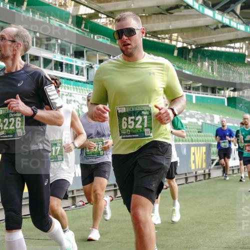 13.09.2026 - 21. swb-Marathon Bremen Michael Burmester http://msf.ph/oto/10461169 13.09.2026 12:55:08 Laufen im Stadion 161, 189, 201, 205, 385, 388, 411, 461, 472, 481, 495, 655, 666, 675, 816, 827, 854, 913, 1053, 1058, 1076, 1197, 1390, 1419, 1468, 1537, 1551, 1599, 1631, 1645, 1658, 2055, 2122, 2125, 2234, 2251, 2319, 2383, 2390, 2474, 2499, 2604, 2623, 2701, 2733, 2801, 2824, 2870, 2882, 2913, 2922, 2962, 2971, 3012, 3054, 3057, 3134, 3175, 3192, 3206, 3241, 3246, 3346, 3356, 3357, 3413, 3706, 3716, 3836, 4135, 4137, 4413, 4733, 5277, 5430, 5530, 6106, 2498, 3085 meine-sportfotos.de