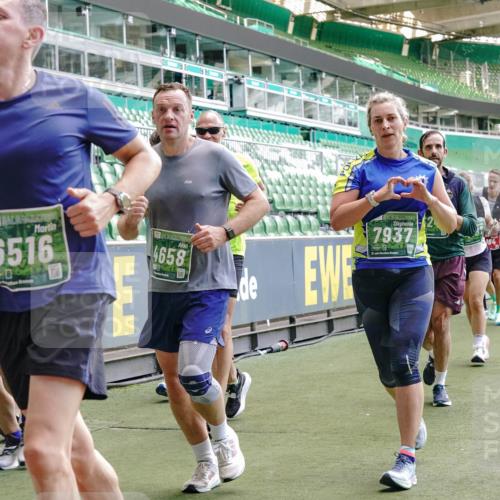 13.09.2026 - 21. swb-Marathon Bremen Michael Burmester http://msf.ph/oto/10461204 13.09.2026 13:12:19 Laufen im Stadion 118, 183, 265, 349, 514, 695, 702, 703, 843, 933, 984, 1113, 1226, 1286, 1334, 1435, 1849, 1851, 1936, 1952, 2005, 2248, 2264, 2281, 2299, 2330, 2336, 2353, 2375, 2377, 2398, 2426, 2443, 2461, 2478, 2505, 2531, 2589, 2659, 2669, 2673, 2684, 2765, 2792, 2804, 2815, 2822, 2836, 2850, 2860, 2884, 2895, 2907, 2963, 2966, 2975, 2976, 3027, 3079, 3082, 3143, 3155, 3159, 3293, 3308, 3328, 3349, 3352, 3409, 3434, 3549, 551 meine-sportfotos.de