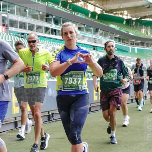 13.09.2026 - 21. swb-Marathon Bremen Michael Burmester http://msf.ph/oto/10461276 13.09.2026 13:12:19 Laufen im Stadion 118, 183, 265, 349, 514, 695, 702, 703, 843, 933, 984, 1113, 1226, 1286, 1334, 1435, 1849, 1851, 1936, 1952, 2005, 2248, 2264, 2281, 2299, 2330, 2336, 2353, 2375, 2377, 2398, 2426, 2443, 2461, 2478, 2505, 2531, 2589, 2659, 2669, 2673, 2684, 2765, 2792, 2804, 2815, 2822, 2836, 2850, 2860, 2884, 2895, 2907, 2963, 2966, 2975, 2976, 3027, 3079, 3082, 3143, 3155, 3159, 3293, 3308, 3328, 3349, 3352, 3409, 3434, 3549, 551 meine-sportfotos.de