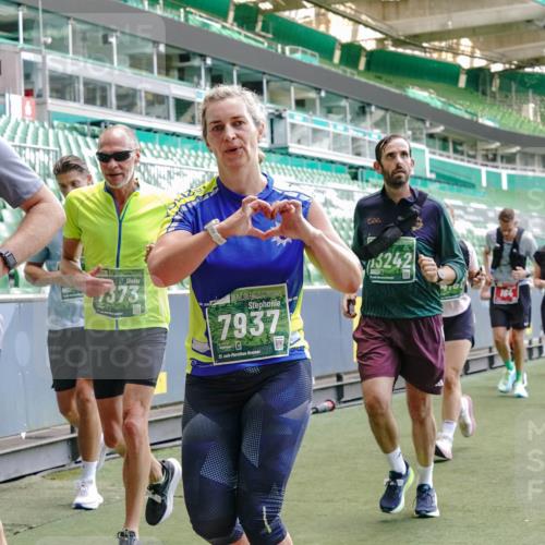 13.09.2026 - 21. swb-Marathon Bremen Michael Burmester http://msf.ph/oto/10461301 13.09.2026 13:12:19 Laufen im Stadion 118, 183, 265, 349, 514, 695, 702, 703, 843, 933, 984, 1113, 1226, 1286, 1334, 1435, 1849, 1851, 1936, 1952, 2005, 2248, 2264, 2281, 2299, 2330, 2336, 2353, 2375, 2377, 2398, 2426, 2443, 2461, 2478, 2505, 2531, 2589, 2659, 2669, 2673, 2684, 2765, 2792, 2804, 2815, 2822, 2836, 2850, 2860, 2884, 2895, 2907, 2963, 2966, 2975, 2976, 3027, 3079, 3082, 3143, 3155, 3159, 3293, 3308, 3328, 3349, 3352, 3409, 3434, 3549, 551 meine-sportfotos.de