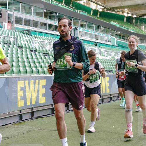 13.09.2026 - 21. swb-Marathon Bremen Michael Burmester http://msf.ph/oto/10461380 13.09.2026 13:12:20 Laufen im Stadion 118, 183, 265, 349, 514, 695, 702, 703, 843, 933, 984, 1113, 1226, 1286, 1334, 1435, 1849, 1851, 1936, 1952, 2005, 2248, 2264, 2281, 2299, 2330, 2336, 2353, 2375, 2377, 2398, 2426, 2443, 2461, 2478, 2505, 2531, 2589, 2659, 2669, 2673, 2684, 2765, 2792, 2804, 2815, 2822, 2836, 2850, 2860, 2884, 2895, 2907, 2963, 2966, 2975, 2976, 3027, 3079, 3082, 3143, 3155, 3159, 3293, 3308, 3328, 3349, 3352, 3409, 3434, 3549, 551 meine-sportfotos.de
