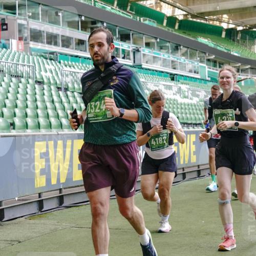13.09.2026 - 21. swb-Marathon Bremen Michael Burmester http://msf.ph/oto/10461406 13.09.2026 13:12:20 Laufen im Stadion 118, 183, 265, 349, 514, 695, 702, 703, 843, 933, 984, 1113, 1226, 1286, 1334, 1435, 1849, 1851, 1936, 1952, 2005, 2248, 2264, 2281, 2299, 2330, 2336, 2353, 2375, 2377, 2398, 2426, 2443, 2461, 2478, 2505, 2531, 2589, 2659, 2669, 2673, 2684, 2765, 2792, 2804, 2815, 2822, 2836, 2850, 2860, 2884, 2895, 2907, 2963, 2966, 2975, 2976, 3027, 3079, 3082, 3143, 3155, 3159, 3293, 3308, 3328, 3349, 3352, 3409, 3434, 3549, 551 meine-sportfotos.de