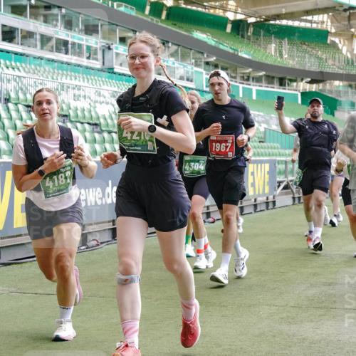13.09.2026 - 21. swb-Marathon Bremen Michael Burmester http://msf.ph/oto/10461447 13.09.2026 13:12:21 Laufen im Stadion 118, 183, 265, 349, 514, 695, 702, 703, 843, 933, 984, 1113, 1226, 1286, 1334, 1435, 1641, 1849, 1851, 1936, 1952, 2005, 2248, 2264, 2281, 2299, 2330, 2336, 2353, 2375, 2377, 2398, 2426, 2443, 2461, 2478, 2505, 2531, 2589, 2659, 2669, 2673, 2684, 2765, 2792, 2804, 2815, 2822, 2836, 2850, 2860, 2884, 2895, 2907, 2963, 2966, 2975, 2976, 3027, 3079, 3082, 3143, 3155, 3159, 3253, 3293, 3308, 3328, 3349, 3352, 3409, 3434, 3549, 551 meine-sportfotos.de