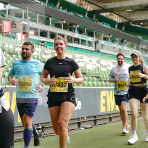 13.09.2026 - 21. swb-Marathon Bremen Michael Burmester http://msf.ph/oto/10461727 13.09.2026 10:34:32 Laufen im Stadion 10018, 10078, 10093, 10144, 10147, 10157, 10177, 10184, 10185, 10211, 10236, 10240, 10254, 10297, 10355, 10356, 10367, 10368, 10369, 10374, 10408, 10415, 10423, 10427, 10428, 10460, 10485, 10528, 10530, 10559, 10578, 10604, 10639, 10668, 10669, 10673, 10677, 10687, 10691, 10699, 10700, 10715, 10745, 10749, 10750, 10772, 10787, 10788, 10809, 10828, 10857, 10914, 10928, 11126, 11162, 11343, 11803, 11965, 10146, 10222 meine-sportfotos.de