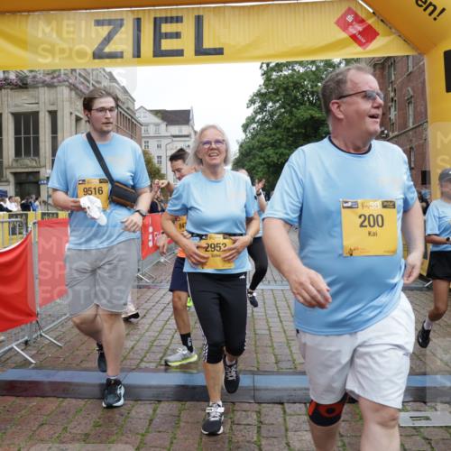13.09.2026 - Kiel Lauf Yannick Fuchs http://msf.ph/oto/10461827 13.09.2026 09:53:58 Ziel 200, 2953, 4539, 4762, 4803, 4988, 5670, 5695, 7194, 8041, 8044, 8473, 9057, 9446, 9516, 10535, 11100, 11872, 92, 761, 802, 852, 1417, 1499, 2657, 2691, 2748, 2886, 2948, 2978, 4144, 4626, 5779, 5789, 5988, 6180, 6254, 7185, 7429, 7541, 7552, 8260, 8353, 8502, 10495, 10929, 11059, 11073, 11872, 12284, 12390, 2815, 2865, 3148, 3283, 3702, 3703, 4263, 4277, 6327, 6986, 7127, 7458, 8325, 9587, 10261, 10424, 10434, 1417, 1718, 2058, 4920, 5779, 6180, 7143, 7541, 7552, 8260 meine-sportfotos.de