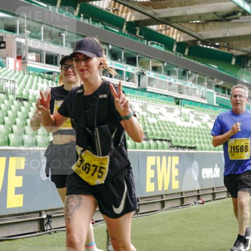 13.09.2026 - 21. swb-Marathon Bremen Michael Burmester http://msf.ph/oto/10461876 13.09.2026 10:34:33 Laufen im Stadion 10018, 10078, 10093, 10144, 10147, 10157, 10177, 10184, 10185, 10211, 10236, 10240, 10254, 10297, 10355, 10356, 10367, 10368, 10369, 10374, 10377, 10408, 10415, 10423, 10427, 10428, 10460, 10485, 10528, 10530, 10559, 10578, 10604, 10639, 10668, 10669, 10673, 10677, 10687, 10691, 10699, 10700, 10715, 10745, 10749, 10750, 10772, 10787, 10788, 10809, 10828, 10857, 10914, 10928, 11126, 11162, 11343, 11803, 11965, 10146, 10222 meine-sportfotos.de