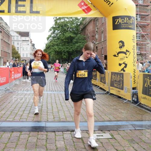 13.09.2026 - Kiel Lauf Yannick Fuchs http://msf.ph/oto/10462001 13.09.2026 09:54:09 Ziel 2815, 3148, 3702, 3703, 4277, 5670, 7458, 8325, 9587, 92, 200, 852, 2657, 2691, 2748, 2953, 4144, 4539, 4626, 4762, 4803, 4988, 5695, 5988, 6254, 7194, 8041, 8044, 8473, 8502, 9057, 9446, 9516, 10535, 11100, 11872, 12390, 1414, 1441, 2368, 2485, 2865, 3283, 4263, 6327, 6825, 6986, 7090, 7127, 8830, 10261, 10424, 10434, 12753, 761, 802, 1499, 2886, 2948, 2978, 5789, 5988, 7185, 7429, 10929 meine-sportfotos.de