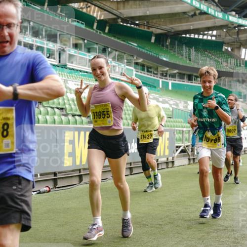13.09.2026 - 21. swb-Marathon Bremen Michael Burmester http://msf.ph/oto/10462003 13.09.2026 10:34:34 Laufen im Stadion 10018, 10078, 10093, 10144, 10147, 10157, 10177, 10184, 10185, 10211, 10236, 10240, 10254, 10297, 10355, 10356, 10367, 10368, 10369, 10377, 10408, 10415, 10423, 10427, 10428, 10460, 10485, 10528, 10530, 10559, 10578, 10604, 10639, 10668, 10669, 10673, 10677, 10687, 10691, 10699, 10700, 10715, 10745, 10749, 10750, 10772, 10787, 10788, 10809, 10828, 10857, 10914, 10928, 11126, 11162, 11343, 11803, 11965, 10146, 10222 meine-sportfotos.de