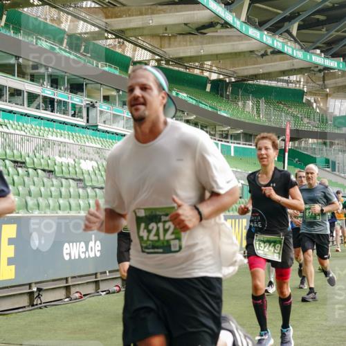 13.09.2026 - 21. swb-Marathon Bremen Michael Burmester http://msf.ph/oto/10462087 13.09.2026 12:55:25 Laufen im Stadion 161, 189, 201, 205, 307, 385, 388, 411, 461, 465, 481, 495, 655, 666, 827, 854, 913, 926, 1053, 1058, 1197, 1390, 1537, 1599, 1631, 1645, 1658, 1750, 2122, 2125, 2234, 2251, 2260, 2319, 2383, 2390, 2474, 2535, 2604, 2701, 2733, 2801, 2824, 2870, 2882, 2913, 2922, 2962, 2971, 3012, 3054, 3057, 3119, 3134, 3175, 3192, 3206, 3241, 3246, 3290, 3346, 3356, 3357, 3411, 3508, 3706, 3716, 3836, 4135, 4137, 4171, 4413, 4455, 4479, 4733, 5277, 5430, 5530, 6106, 2498, 3085 meine-sportfotos.de