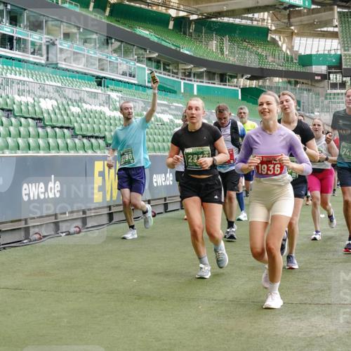 13.09.2026 - 21. swb-Marathon Bremen Michael Burmester http://msf.ph/oto/10462208 13.09.2026 13:12:30 Laufen im Stadion 118, 183, 265, 278, 349, 514, 576, 695, 702, 703, 843, 933, 950, 1005, 1113, 1143, 1226, 1286, 1334, 1435, 1641, 1849, 1851, 1936, 1952, 1991, 2005, 2248, 2264, 2281, 2299, 2336, 2353, 2375, 2377, 2398, 2426, 2439, 2461, 2478, 2505, 2612, 2659, 2665, 2669, 2673, 2684, 2765, 2773, 2792, 2804, 2815, 2822, 2850, 2860, 2884, 2895, 2907, 2921, 2963, 2966, 2975, 2976, 3027, 3079, 3082, 3143, 3155, 3159, 3253, 3293, 3308, 3313, 3328, 3349, 3352, 3434, 551 meine-sportfotos.de