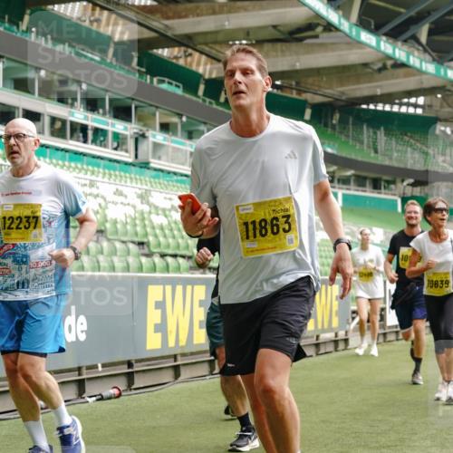 13.09.2026 - 21. swb-Marathon Bremen Michael Burmester http://msf.ph/oto/10462345 13.09.2026 10:34:39 Laufen im Stadion 10018, 10093, 10144, 10147, 10157, 10173, 10175, 10177, 10184, 10185, 10211, 10236, 10240, 10245, 10254, 10297, 10355, 10356, 10367, 10368, 10369, 10377, 10408, 10415, 10423, 10427, 10428, 10460, 10485, 10492, 10528, 10530, 10559, 10578, 10604, 10639, 10668, 10669, 10673, 10677, 10687, 10691, 10699, 10700, 10715, 10749, 10750, 10772, 10787, 10788, 10809, 10828, 10857, 10914, 10928, 11126, 11162, 11343, 11803, 11965, 10146, 10222 meine-sportfotos.de