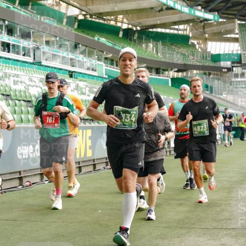 13.09.2026 - 21. swb-Marathon Bremen Michael Burmester http://msf.ph/oto/10462373 13.09.2026 12:55:32 Laufen im Stadion 161, 189, 201, 205, 307, 385, 388, 411, 461, 465, 481, 495, 655, 666, 854, 913, 926, 1053, 1058, 1197, 1390, 1537, 1599, 1631, 1645, 1658, 1750, 2122, 2125, 2234, 2251, 2260, 2319, 2383, 2390, 2474, 2535, 2604, 2733, 2801, 2824, 2870, 2922, 2948, 2962, 3012, 3054, 3057, 3119, 3134, 3175, 3192, 3202, 3206, 3241, 3246, 3290, 3346, 3348, 3356, 3357, 3411, 3508, 3706, 3716, 3836, 4135, 4137, 4171, 4413, 4455, 4479, 4733, 5277, 5430, 5530, 6106, 2498, 3085 meine-sportfotos.de