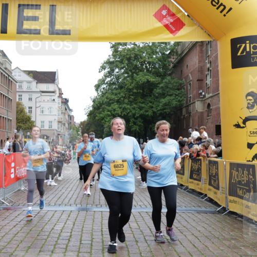 13.09.2026 - Kiel Lauf Yannick Fuchs http://msf.ph/oto/10462426 13.09.2026 09:54:31 Ziel 1414, 1441, 2368, 2485, 5030, 5937, 6815, 6825, 7090, 8830, 12750, 12751, 2815, 2865, 3148, 3283, 3702, 3703, 4263, 4277, 4988, 5670, 6327, 6986, 7127, 7458, 8325, 9587, 10261, 10424, 10434, 11100, 12753, 449, 2979, 3489, 3846, 4911, 4948, 5503, 5504, 6955, 7661, 7813, 7819, 8327, 9509, 9932, 200, 2953, 4539, 4762, 4803, 4988, 5695, 7194, 8041, 8044, 8473, 9057, 9446, 9516, 10535, 11100 meine-sportfotos.de