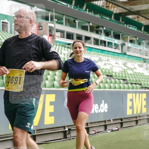 13.09.2026 - 21. swb-Marathon Bremen Michael Burmester http://msf.ph/oto/10462490 13.09.2026 10:34:41 Laufen im Stadion 10018, 10093, 10144, 10147, 10157, 10173, 10175, 10177, 10184, 10185, 10236, 10240, 10245, 10254, 10297, 10355, 10356, 10367, 10368, 10369, 10377, 10408, 10415, 10423, 10427, 10428, 10460, 10485, 10492, 10528, 10530, 10559, 10578, 10604, 10639, 10668, 10669, 10673, 10677, 10687, 10691, 10699, 10700, 10715, 10749, 10750, 10772, 10787, 10788, 10809, 10828, 10857, 10914, 10928, 11126, 11162, 11343, 11803, 11965, 10146, 10222 meine-sportfotos.de