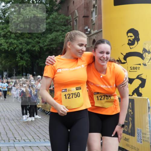 13.09.2026 - Kiel Lauf Yannick Fuchs http://msf.ph/oto/10462510 13.09.2026 09:54:38 Ziel 1414, 3489, 5030, 5503, 5504, 5937, 6815, 8830, 12750, 12751, 1441, 2368, 2485, 2815, 2865, 3148, 3283, 3702, 3703, 4263, 4277, 6327, 6825, 6986, 7090, 7127, 7458, 8325, 9587, 10261, 10424, 10434, 12753, 449, 1436, 2979, 3846, 4107, 4911, 4948, 5307, 6054, 6158, 6955, 7661, 7813, 7819, 7969, 8327, 9509, 9790, 9932, 3702, 3703, 4277, 4988, 5670, 7458, 11100 meine-sportfotos.de