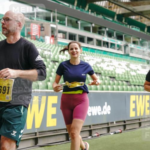 13.09.2026 - 21. swb-Marathon Bremen Michael Burmester http://msf.ph/oto/10462513 13.09.2026 10:34:41 Laufen im Stadion 10018, 10093, 10144, 10147, 10157, 10173, 10175, 10177, 10184, 10185, 10236, 10240, 10245, 10254, 10297, 10355, 10356, 10367, 10368, 10369, 10377, 10408, 10415, 10423, 10427, 10428, 10460, 10485, 10492, 10528, 10530, 10559, 10578, 10604, 10639, 10668, 10669, 10673, 10677, 10687, 10691, 10699, 10700, 10715, 10749, 10750, 10772, 10787, 10788, 10809, 10828, 10857, 10914, 10928, 11126, 11162, 11343, 11803, 11965, 10146, 10222 meine-sportfotos.de