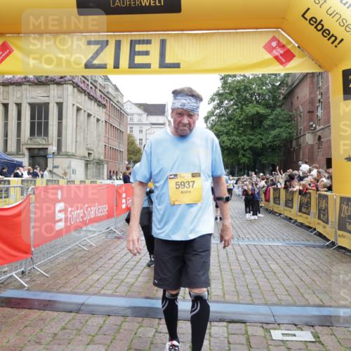 13.09.2026 - Kiel Lauf Yannick Fuchs http://msf.ph/oto/10462529 13.09.2026 09:54:40 Ziel 3489, 4911, 5030, 5503, 5504, 5937, 6815, 7661, 8327, 12750, 12751, 1414, 1441, 2368, 2485, 2815, 2865, 3148, 3283, 3702, 4263, 6327, 6825, 6986, 7090, 7127, 8325, 8830, 9587, 10261, 10424, 10434, 12753, 449, 1436, 2979, 3846, 4107, 4948, 5307, 6054, 6158, 6955, 7813, 7819, 7969, 9509, 9790, 9932, 10635, 2815, 3148, 3702, 3703, 4277, 5670, 7458, 11100 meine-sportfotos.de