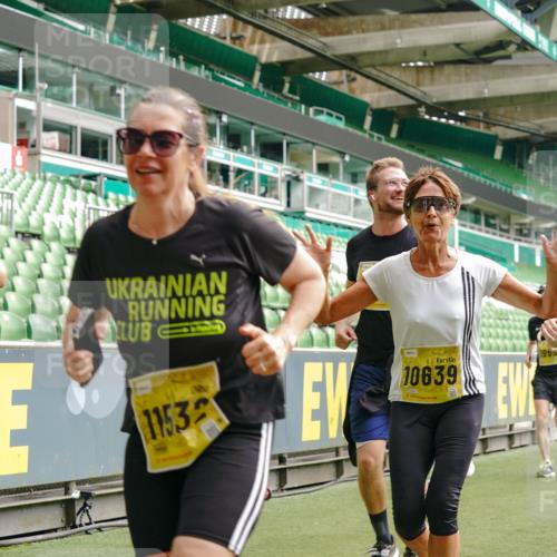 13.09.2026 - 21. swb-Marathon Bremen Michael Burmester http://msf.ph/oto/10462541 13.09.2026 10:34:41 Laufen im Stadion 10018, 10093, 10144, 10147, 10157, 10173, 10175, 10177, 10184, 10185, 10236, 10240, 10245, 10254, 10297, 10355, 10356, 10367, 10368, 10369, 10377, 10408, 10415, 10423, 10427, 10428, 10460, 10485, 10492, 10528, 10530, 10559, 10578, 10604, 10639, 10668, 10669, 10673, 10677, 10687, 10691, 10699, 10700, 10715, 10749, 10750, 10772, 10787, 10788, 10809, 10828, 10857, 10914, 10928, 11126, 11162, 11343, 11803, 11965, 10146, 10222 meine-sportfotos.de