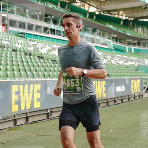 13.09.2026 - 21. swb-Marathon Bremen Michael Burmester http://msf.ph/oto/10462570 13.09.2026 12:55:36 Laufen im Stadion 161, 189, 201, 205, 307, 385, 388, 411, 461, 465, 481, 495, 655, 666, 854, 913, 926, 948, 1053, 1058, 1197, 1390, 1537, 1599, 1631, 1645, 1658, 1750, 2001, 2122, 2125, 2234, 2251, 2260, 2319, 2383, 2390, 2474, 2535, 2604, 2733, 2801, 2870, 2922, 2948, 2962, 3012, 3054, 3057, 3119, 3134, 3175, 3192, 3202, 3206, 3241, 3246, 3290, 3346, 3348, 3356, 3357, 3411, 3508, 3706, 3716, 3836, 4135, 4137, 4171, 4413, 4455, 4479, 4733, 5277, 5430, 5530, 6106, 2498, 3085 meine-sportfotos.de