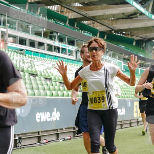 13.09.2026 - 21. swb-Marathon Bremen Michael Burmester http://msf.ph/oto/10462607 13.09.2026 10:34:42 Laufen im Stadion 10018, 10093, 10144, 10147, 10157, 10173, 10175, 10177, 10184, 10185, 10236, 10240, 10245, 10254, 10297, 10355, 10356, 10367, 10368, 10369, 10377, 10408, 10415, 10423, 10427, 10428, 10460, 10485, 10492, 10528, 10530, 10559, 10578, 10604, 10639, 10668, 10669, 10673, 10677, 10687, 10691, 10699, 10700, 10715, 10749, 10750, 10772, 10787, 10788, 10809, 10828, 10857, 10914, 10928, 11126, 11162, 11343, 11803, 11965, 10146, 10222 meine-sportfotos.de