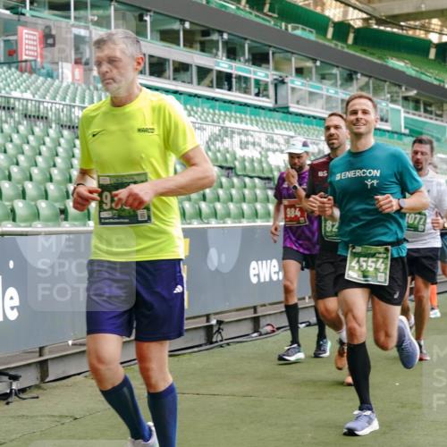 13.09.2026 - 21. swb-Marathon Bremen Michael Burmester http://msf.ph/oto/10462701 13.09.2026 13:12:35 Laufen im Stadion 118, 183, 265, 278, 349, 514, 576, 695, 702, 703, 843, 933, 950, 1005, 1113, 1143, 1226, 1286, 1334, 1435, 1641, 1849, 1851, 1936, 1952, 1991, 2005, 2248, 2264, 2281, 2299, 2336, 2353, 2375, 2377, 2398, 2426, 2439, 2461, 2478, 2505, 2612, 2659, 2665, 2669, 2673, 2684, 2765, 2773, 2792, 2804, 2815, 2816, 2822, 2850, 2860, 2884, 2895, 2907, 2921, 2963, 2966, 2975, 2976, 3016, 3027, 3079, 3082, 3143, 3155, 3159, 3253, 3293, 3308, 3313, 3328, 3349, 3352, 3434, 551 meine-sportfotos.de