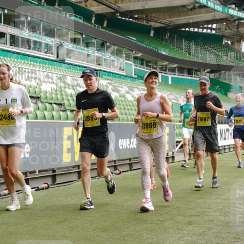 13.09.2026 - 21. swb-Marathon Bremen Michael Burmester http://msf.ph/oto/10462720 13.09.2026 10:34:44 Laufen im Stadion 10018, 10093, 10144, 10147, 10157, 10173, 10175, 10177, 10185, 10236, 10240, 10245, 10254, 10297, 10309, 10355, 10356, 10367, 10368, 10369, 10377, 10408, 10415, 10423, 10427, 10428, 10460, 10485, 10492, 10528, 10530, 10559, 10578, 10604, 10639, 10668, 10669, 10673, 10677, 10687, 10691, 10699, 10700, 10715, 10749, 10750, 10772, 10787, 10788, 10809, 10828, 10857, 10914, 10928, 11126, 11162, 11343, 11803, 11965, 10146, 10222 meine-sportfotos.de