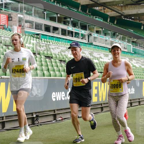 13.09.2026 - 21. swb-Marathon Bremen Michael Burmester http://msf.ph/oto/10462799 13.09.2026 10:34:45 Laufen im Stadion 10018, 10093, 10144, 10147, 10157, 10173, 10175, 10177, 10181, 10185, 10236, 10240, 10245, 10254, 10297, 10309, 10355, 10356, 10367, 10368, 10369, 10377, 10415, 10423, 10427, 10428, 10460, 10485, 10492, 10528, 10530, 10559, 10578, 10604, 10636, 10639, 10668, 10669, 10673, 10677, 10687, 10691, 10699, 10700, 10715, 10750, 10772, 10787, 10788, 10809, 10828, 10857, 10914, 10928, 11126, 11162, 11343, 11803, 11965, 10146, 10222 meine-sportfotos.de