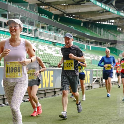 13.09.2026 - 21. swb-Marathon Bremen Michael Burmester http://msf.ph/oto/10462839 13.09.2026 10:34:45 Laufen im Stadion 10018, 10093, 10144, 10147, 10157, 10173, 10175, 10177, 10181, 10185, 10236, 10240, 10245, 10254, 10297, 10309, 10355, 10356, 10367, 10368, 10369, 10377, 10415, 10423, 10427, 10428, 10460, 10485, 10492, 10528, 10530, 10559, 10578, 10604, 10636, 10639, 10668, 10669, 10673, 10677, 10687, 10691, 10699, 10700, 10715, 10750, 10772, 10787, 10788, 10809, 10828, 10857, 10914, 10928, 11126, 11162, 11343, 11803, 11965, 10146, 10222 meine-sportfotos.de