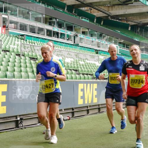 13.09.2026 - 21. swb-Marathon Bremen Michael Burmester http://msf.ph/oto/10462974 13.09.2026 10:34:47 Laufen im Stadion 10018, 10093, 10144, 10147, 10157, 10173, 10175, 10177, 10181, 10185, 10236, 10240, 10245, 10254, 10297, 10309, 10355, 10356, 10367, 10368, 10369, 10377, 10415, 10423, 10427, 10428, 10460, 10485, 10492, 10528, 10559, 10578, 10604, 10636, 10639, 10668, 10669, 10673, 10677, 10687, 10691, 10699, 10700, 10715, 10772, 10787, 10788, 10809, 10828, 10857, 10914, 10928, 11126, 11162, 11343, 11803, 11965, 10146, 10222 meine-sportfotos.de