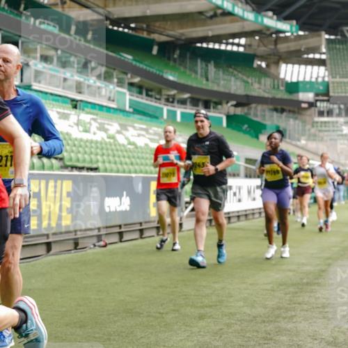 13.09.2026 - 21. swb-Marathon Bremen Michael Burmester http://msf.ph/oto/10463041 13.09.2026 10:34:48 Laufen im Stadion 10018, 10093, 10144, 10147, 10157, 10173, 10175, 10177, 10181, 10185, 10236, 10240, 10245, 10254, 10297, 10309, 10355, 10356, 10367, 10368, 10369, 10377, 10415, 10423, 10427, 10428, 10460, 10485, 10492, 10528, 10559, 10578, 10604, 10636, 10639, 10668, 10669, 10673, 10677, 10687, 10691, 10699, 10700, 10715, 10772, 10787, 10788, 10809, 10828, 10857, 10914, 10928, 11126, 11162, 11343, 11803, 11965, 10146, 10222 meine-sportfotos.de