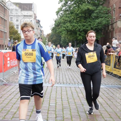 13.09.2026 - Kiel Lauf Yannick Fuchs http://msf.ph/oto/10463049 13.09.2026 09:55:07 Ziel 1412, 4640, 6102, 9588, 10609, 10635, 10743, 11564, 12514, 449, 1436, 2979, 3489, 3846, 4107, 4911, 4948, 5030, 5307, 5503, 5504, 6054, 6158, 6815, 6955, 7661, 7813, 7819, 7969, 8327, 9509, 9790, 9932, 12751, 1354, 1495, 2061, 2079, 2186, 5883, 7322, 9117, 1414, 2368, 5030, 5937, 6815, 6825, 7090, 8830, 12750, 12751 meine-sportfotos.de