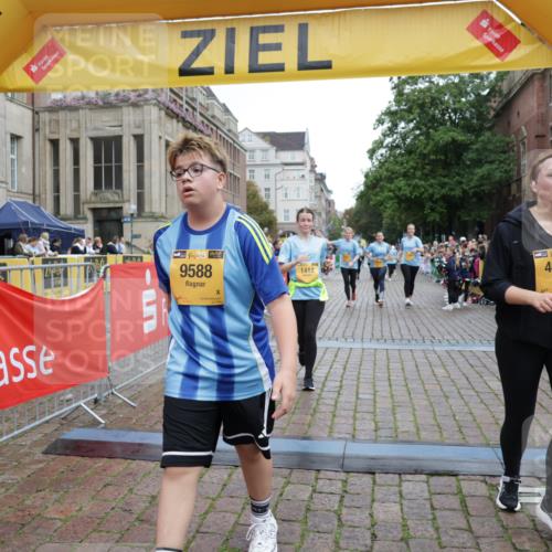 13.09.2026 - Kiel Lauf Yannick Fuchs http://msf.ph/oto/10463062 13.09.2026 09:55:08 Ziel 1412, 4640, 6102, 9588, 10609, 10635, 10743, 11564, 12514, 449, 1436, 2979, 3489, 3846, 4107, 4911, 4948, 5307, 5503, 5504, 6054, 6158, 6815, 6955, 7661, 7813, 7819, 7969, 8327, 9509, 9790, 9932, 1354, 1495, 2061, 2079, 2186, 5883, 7322, 9117, 11421, 1414, 5030, 5937, 6815, 6825, 7090, 8830, 12750, 12751 meine-sportfotos.de