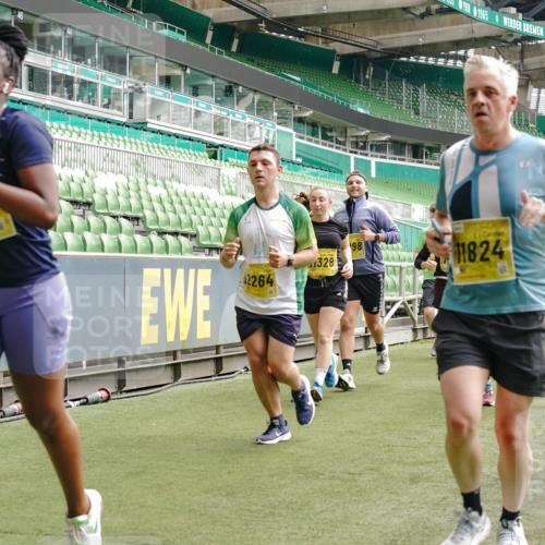 13.09.2026 - 21. swb-Marathon Bremen Michael Burmester http://msf.ph/oto/10463222 13.09.2026 10:34:52 Laufen im Stadion 10018, 10093, 10144, 10147, 10157, 10173, 10175, 10177, 10181, 10185, 10236, 10240, 10245, 10254, 10297, 10309, 10355, 10356, 10367, 10368, 10369, 10377, 10415, 10423, 10427, 10428, 10460, 10485, 10492, 10528, 10559, 10578, 10604, 10636, 10639, 10668, 10669, 10677, 10687, 10691, 10699, 10700, 10715, 10772, 10787, 10788, 10809, 10828, 10857, 10914, 10928, 11126, 11162, 11343, 11803, 11965, 10146, 10222 meine-sportfotos.de