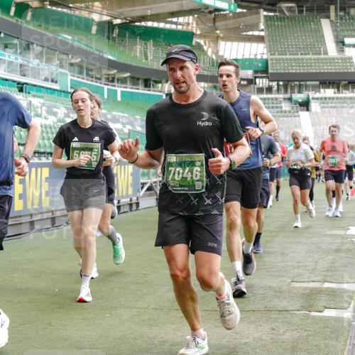 13.09.2026 - 21. swb-Marathon Bremen Michael Burmester http://msf.ph/oto/10463255 13.09.2026 13:12:43 Laufen im Stadion 118, 183, 270, 278, 349, 514, 576, 695, 702, 703, 843, 933, 950, 1005, 1113, 1143, 1226, 1286, 1334, 1426, 1435, 1641, 1849, 1851, 1936, 1952, 1991, 2005, 2248, 2264, 2281, 2299, 2336, 2353, 2375, 2377, 2398, 2426, 2439, 2461, 2478, 2505, 2612, 2659, 2665, 2673, 2684, 2765, 2773, 2792, 2804, 2815, 2816, 2822, 2850, 2860, 2884, 2895, 2907, 2921, 2963, 2966, 2975, 2976, 3016, 3027, 3079, 3082, 3143, 3155, 3253, 3277, 3293, 3308, 3313, 3328, 3349, 3434, 551 meine-sportfotos.de